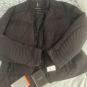 Brand new. Never been worn. Men’s size XXL quilted jacket.